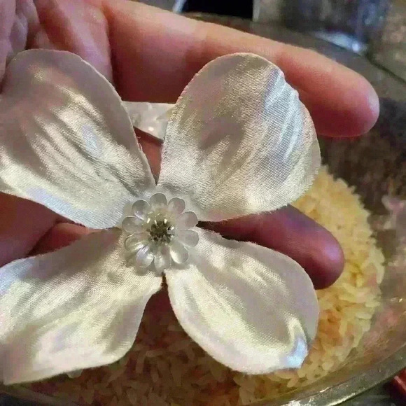 Haor pins for  special occasions - Picture 3 of 6